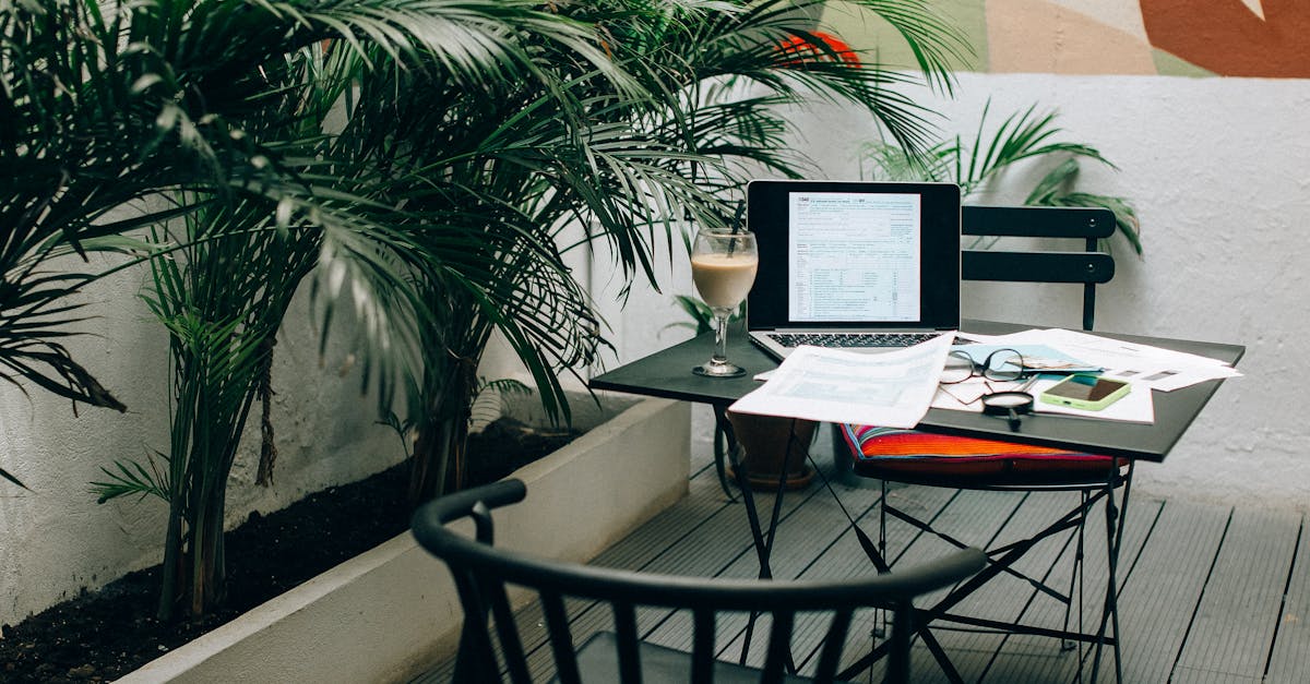 Selecting the Perfect Desk for Your Garden Office Aesthetic